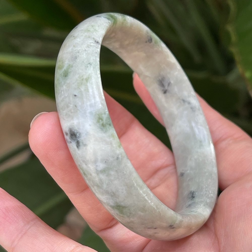 Light and dark green jade bangle - Picture 2 of 10